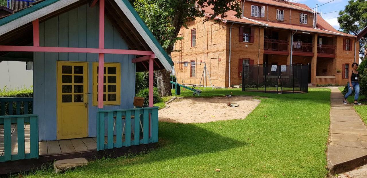 Lovasoa 4C Hotel Антсирабе Екстериор снимка