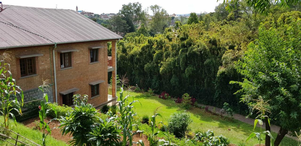 Lovasoa 4C Hotel Антсирабе Екстериор снимка