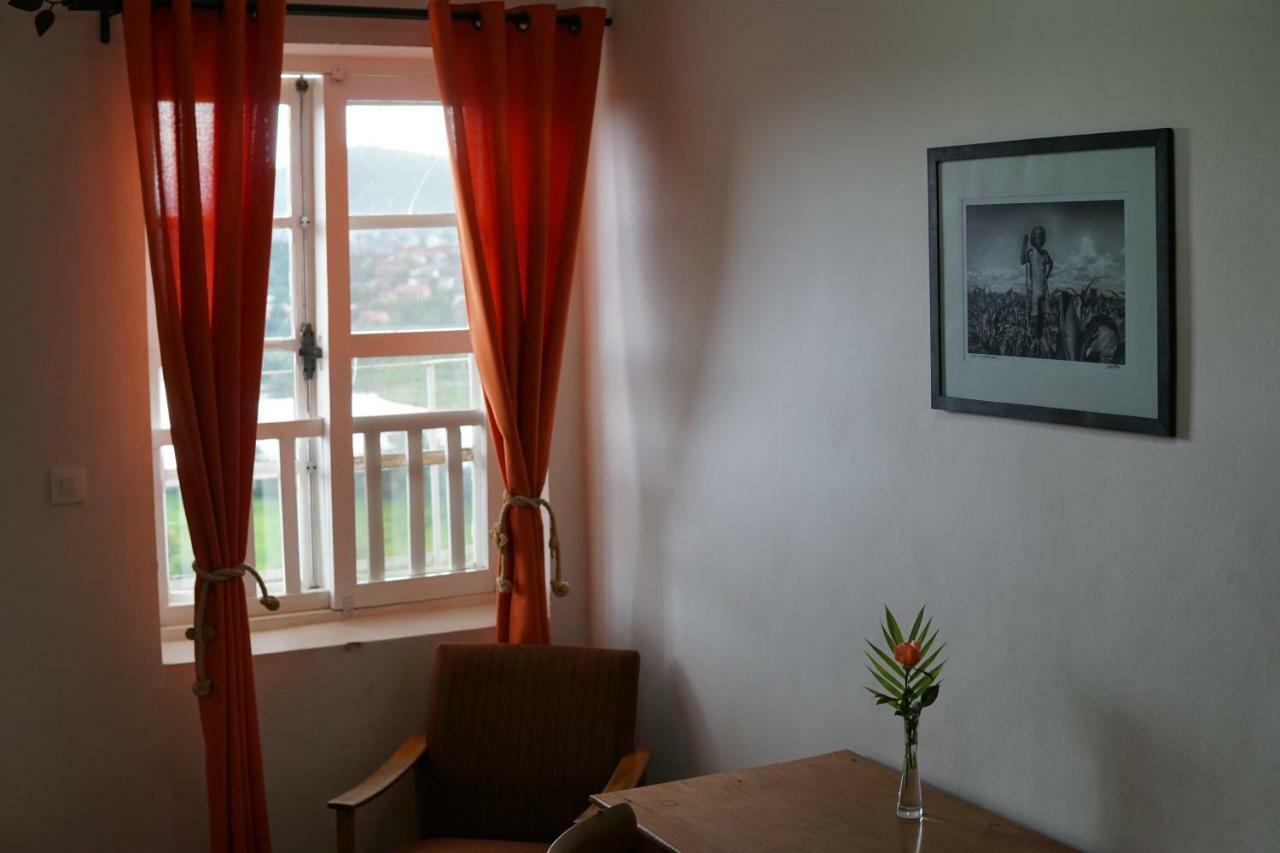 Lovasoa 4C Hotel Антсирабе Екстериор снимка