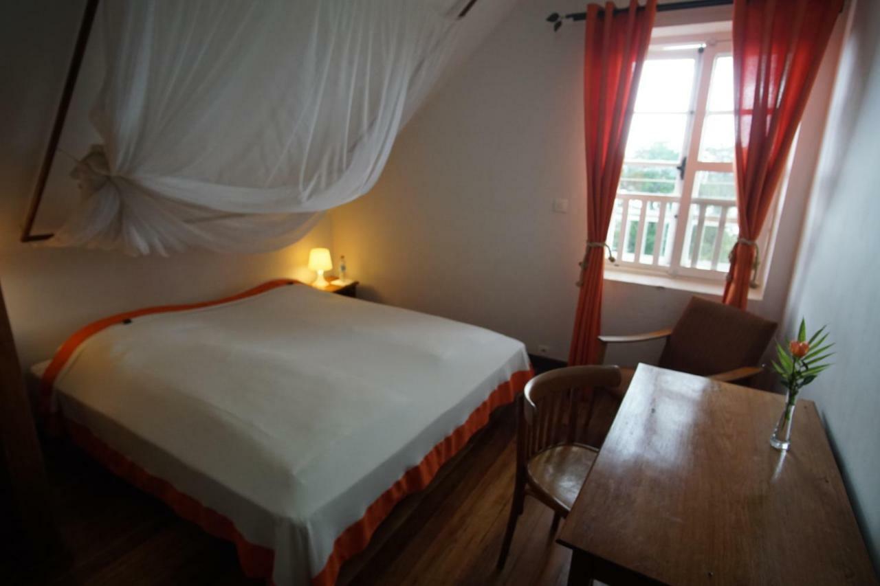 Lovasoa 4C Hotel Антсирабе Екстериор снимка